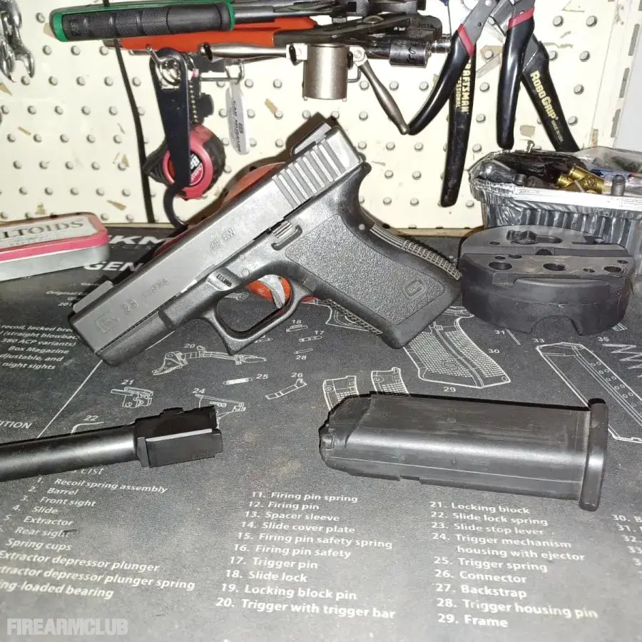 Glock 23, Gen 2, with extra threaded barrel in 9mm